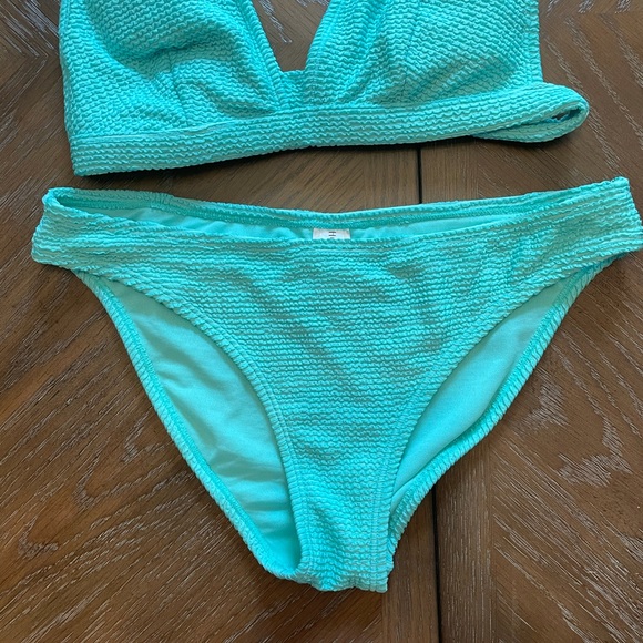 Bikini - Picture 4 of 5